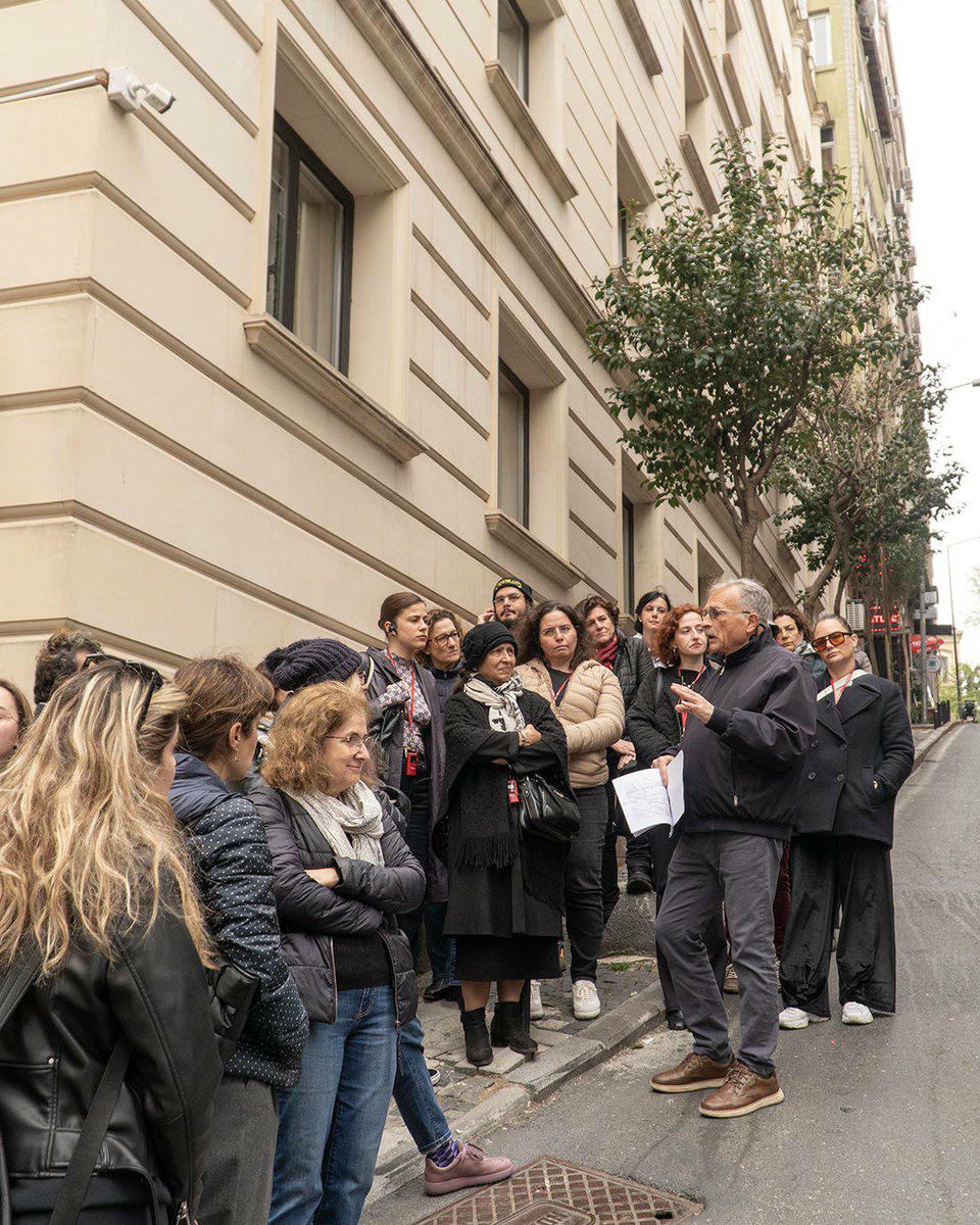 Nesim Ovadya İzrail ile 24 Nisan'ın izinde Pangaltı hafıza turu